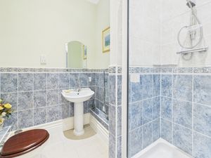 Shower room - click for photo gallery